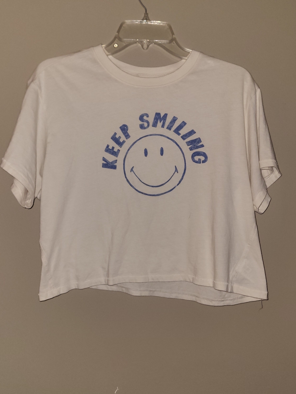 American Eagle Outfitters White Tee with Blue Smiley Graphic